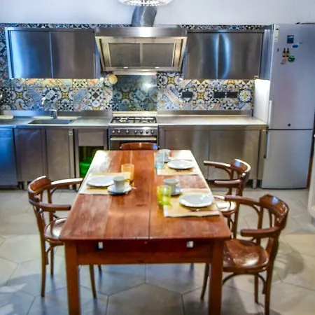 ゲストハウス Gambisa Street