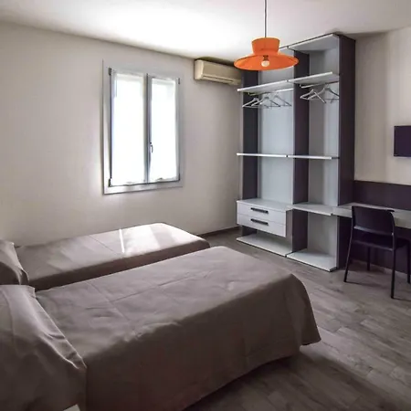 Gambisa Street ゲストハウス *