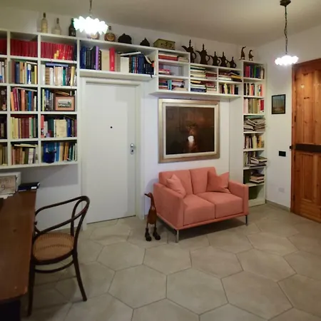 Gambisa Street Гостевой дом