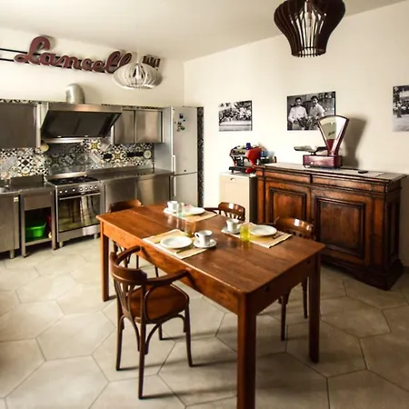 Gambisa Street * Сольера