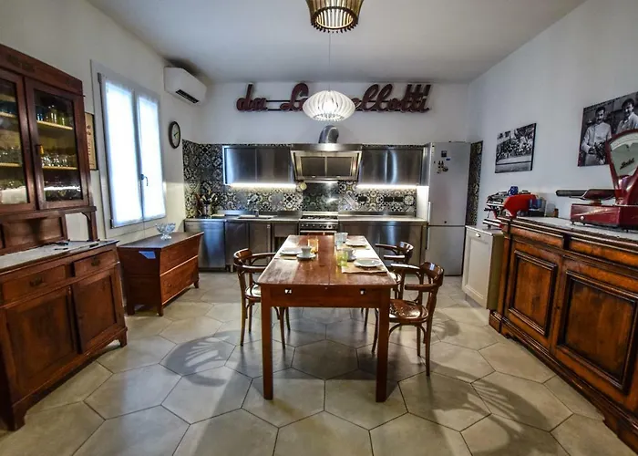 Гостевой дом Gambisa Street *